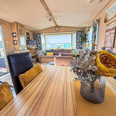 Lovely 6 Berth Caravan With Decking To The Side In Heacham Ref 21040E ภายนอก รูปภาพ