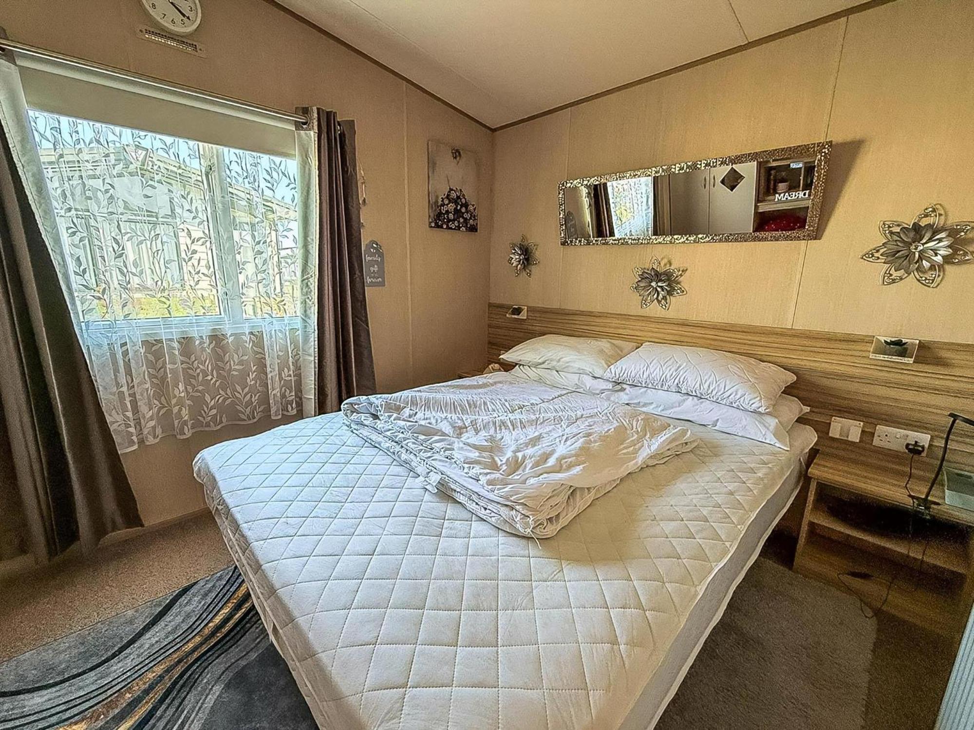 Lovely 6 Berth Caravan With Decking To The Side In Heacham Ref 21040E ภายนอก รูปภาพ