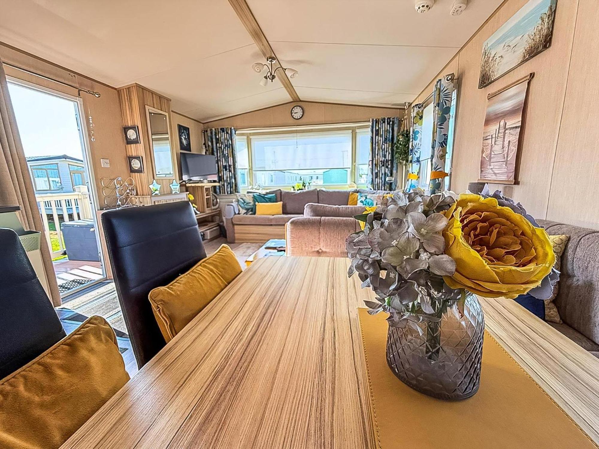 Lovely 6 Berth Caravan With Decking To The Side In Heacham Ref 21040E ภายนอก รูปภาพ