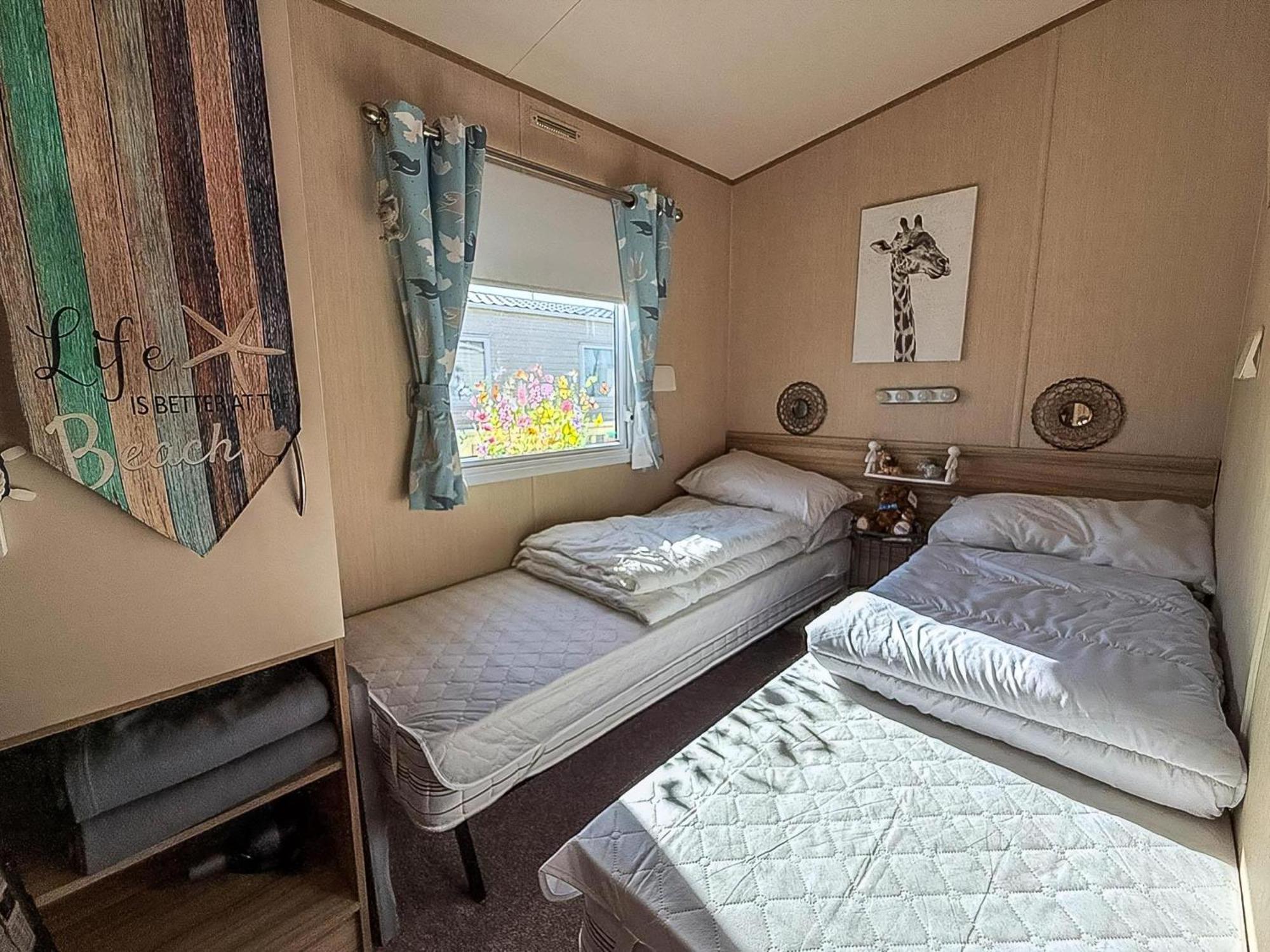 Lovely 6 Berth Caravan With Decking To The Side In Heacham Ref 21040E ภายนอก รูปภาพ