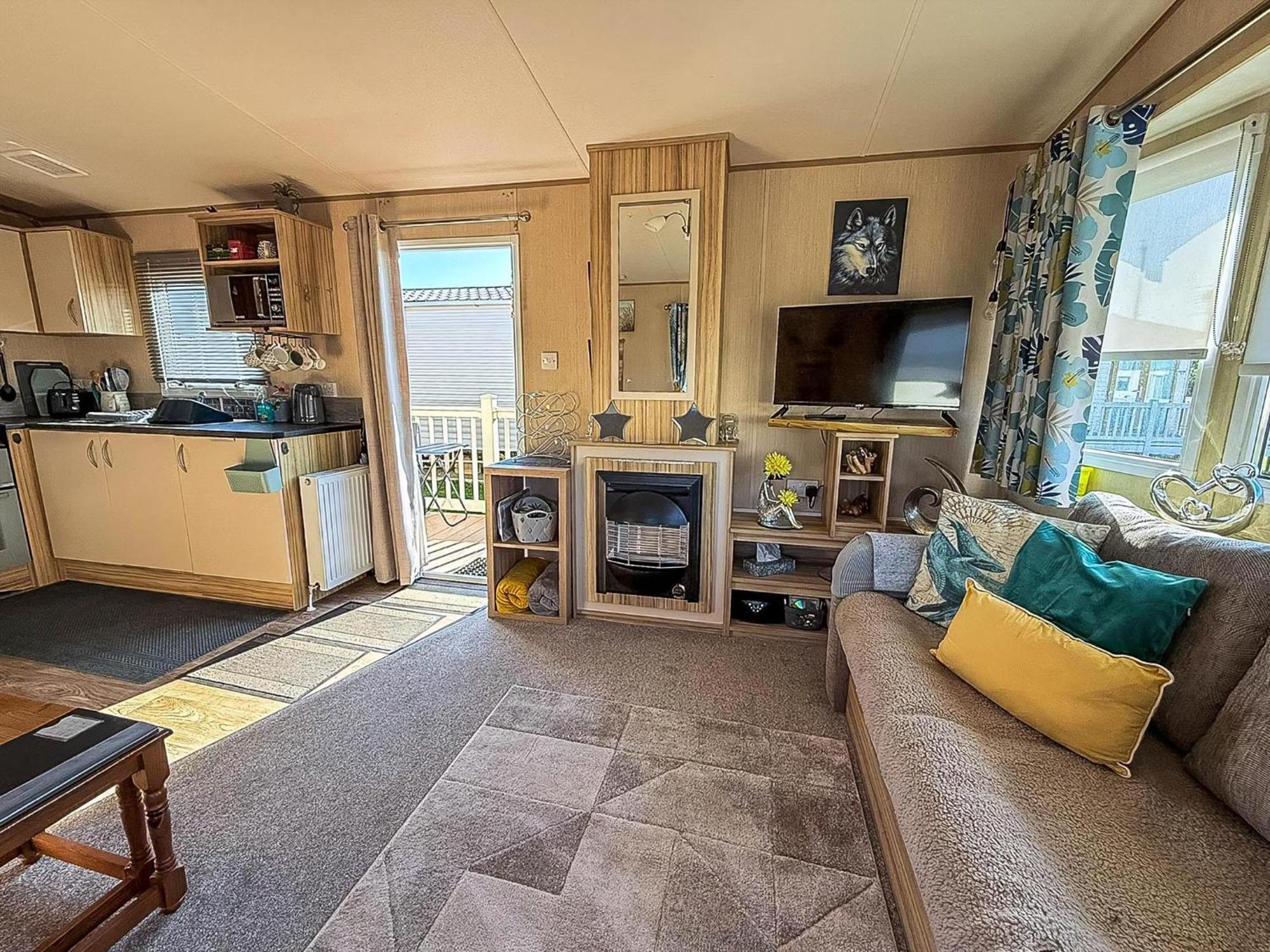 Lovely 6 Berth Caravan With Decking To The Side In Heacham Ref 21040E ภายนอก รูปภาพ